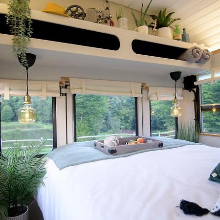American School Bus Retreat With Hot Tub In Sussex Meadow 阿克菲尔德 外观 照片
