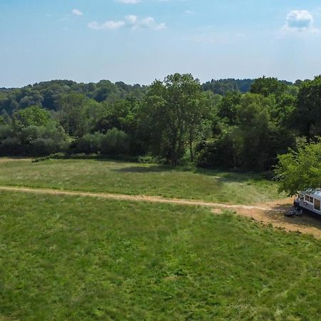 American School Bus Retreat With Hot Tub In Sussex Meadow 阿克菲尔德 外观 照片