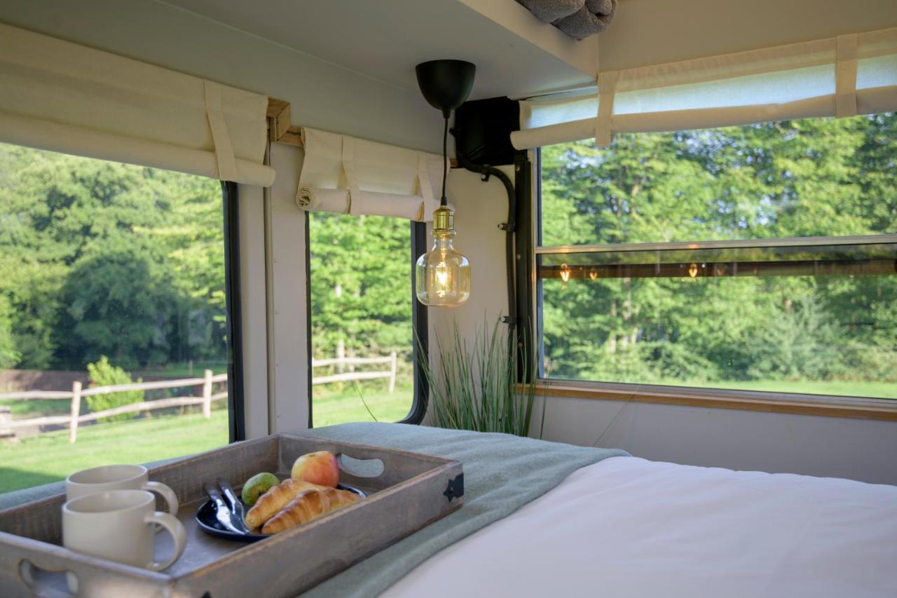 American School Bus Retreat With Hot Tub In Sussex Meadow 阿克菲尔德 外观 照片