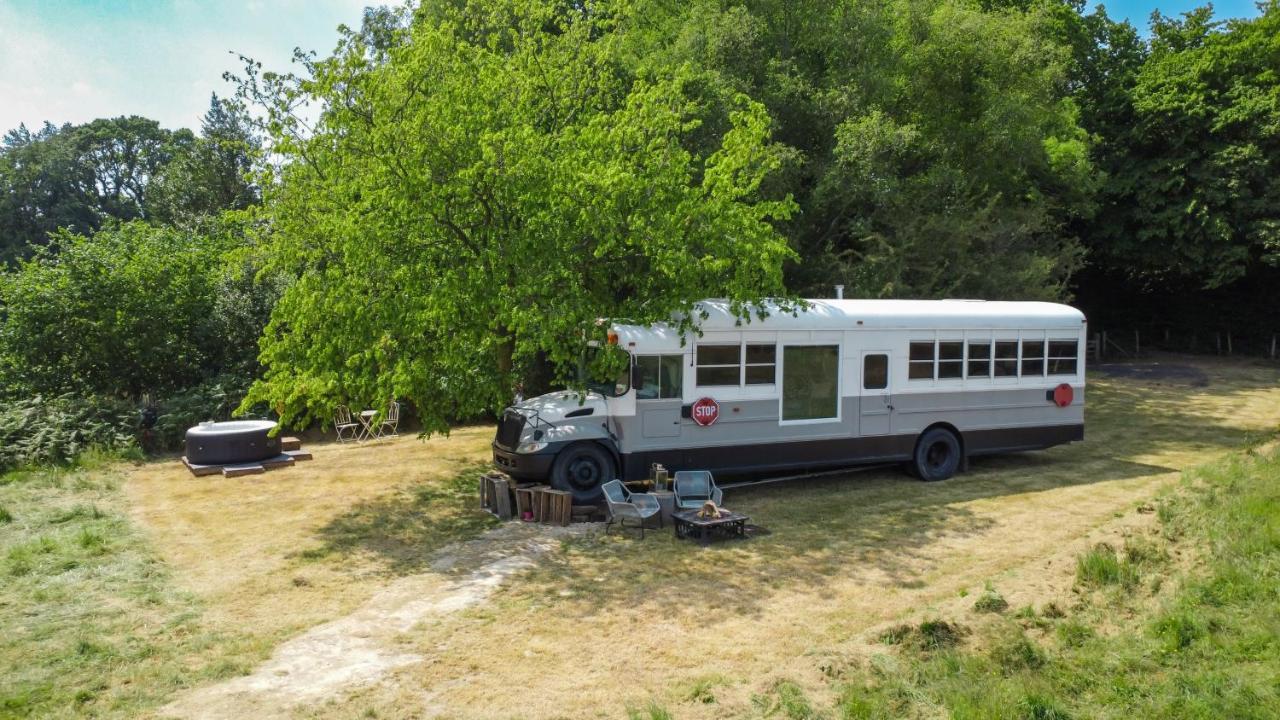 American School Bus Retreat With Hot Tub In Sussex Meadow 阿克菲尔德 外观 照片