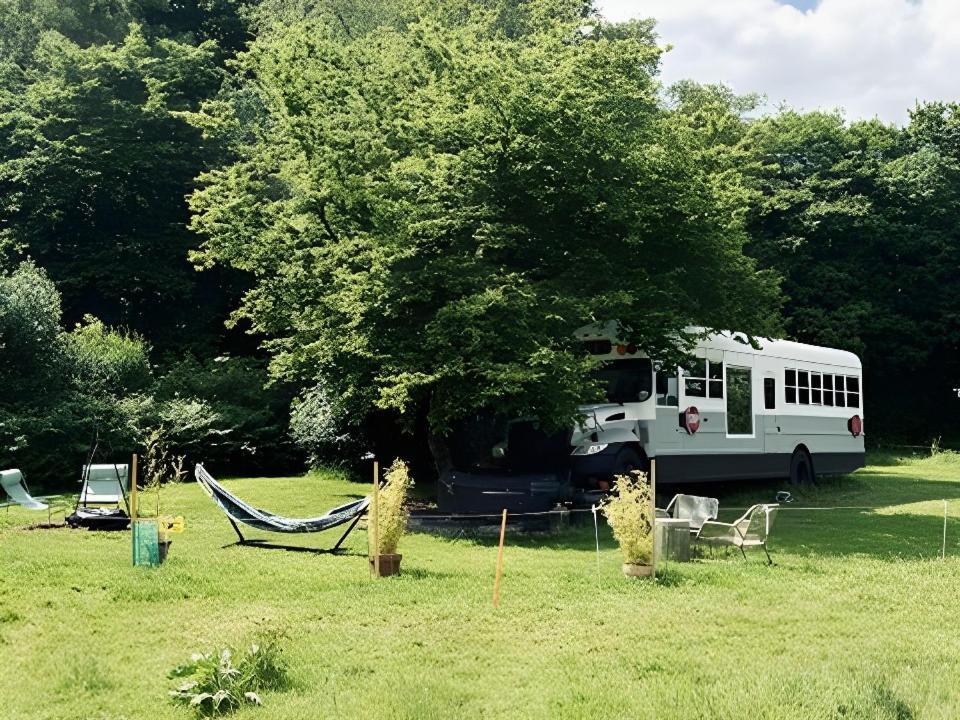 American School Bus Retreat With Hot Tub In Sussex Meadow 阿克菲尔德 外观 照片
